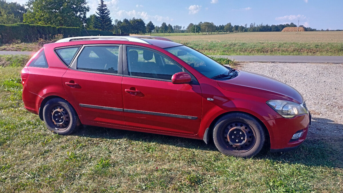 Kia Ceed 1.4 CVVT G4FA r.v.2010 - na náhradní díly nebo GO