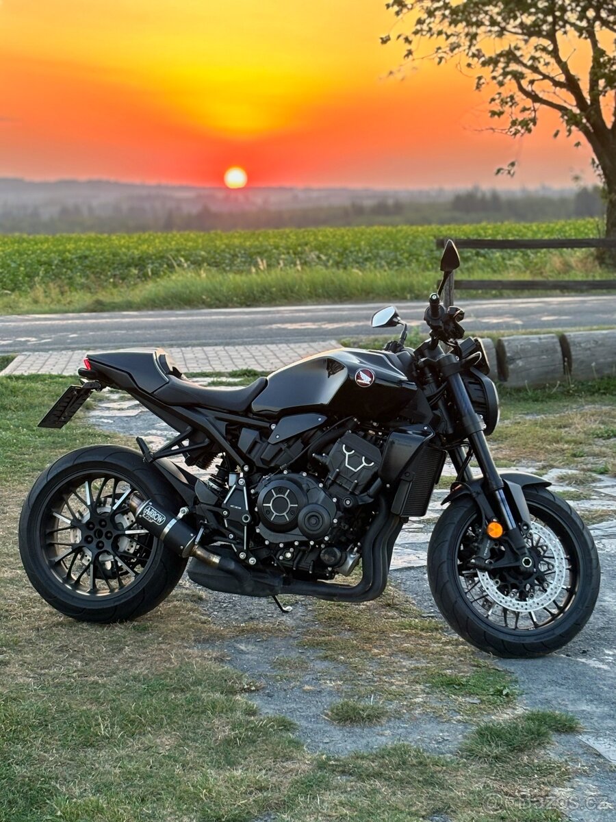 Honda CB 1000R, Black Edition, ČR, servis, nová pneu