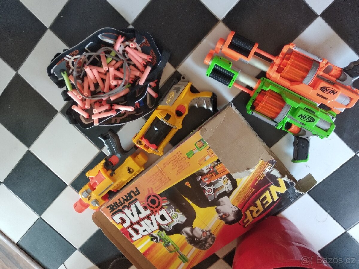 Sada Nerf Darth Tagg 2 pistole,vesty, brýle,náboje+2 Nerf