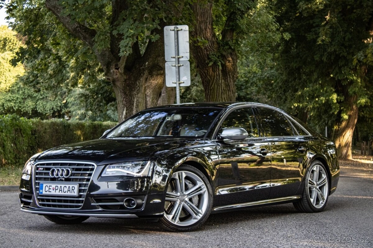 Audi S8 V8