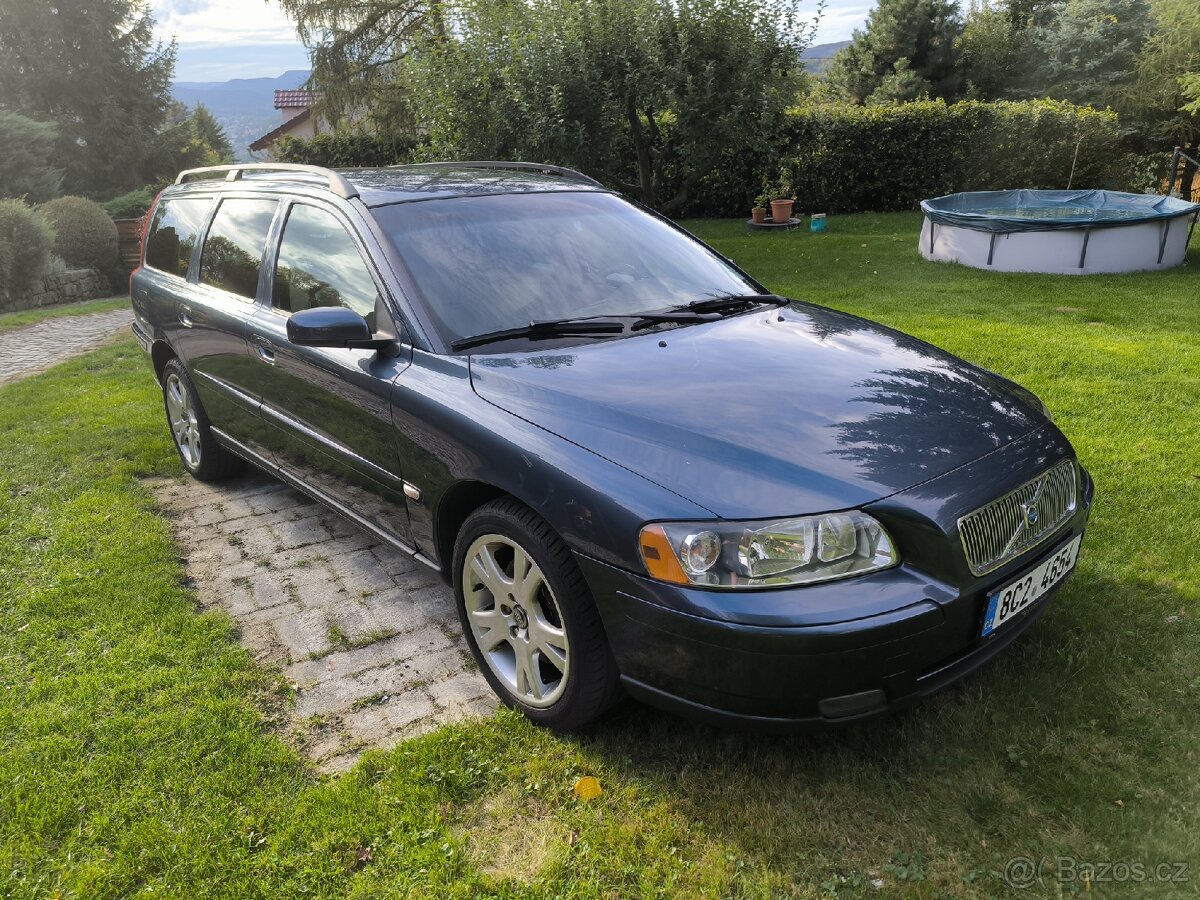 Volvo v70 2.5t 154kw 2007 fwd manual