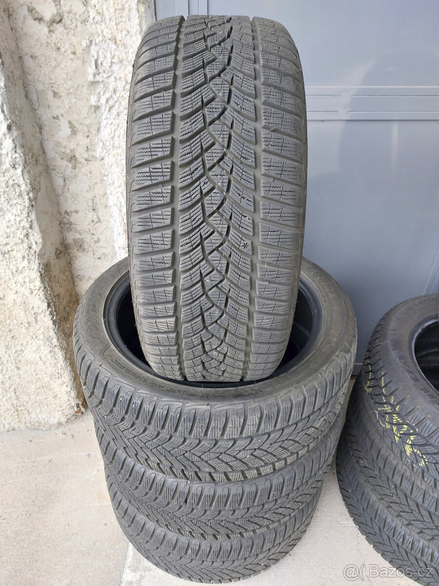 235/45 R18 98V Goodyear UG Performance zimní 4ks