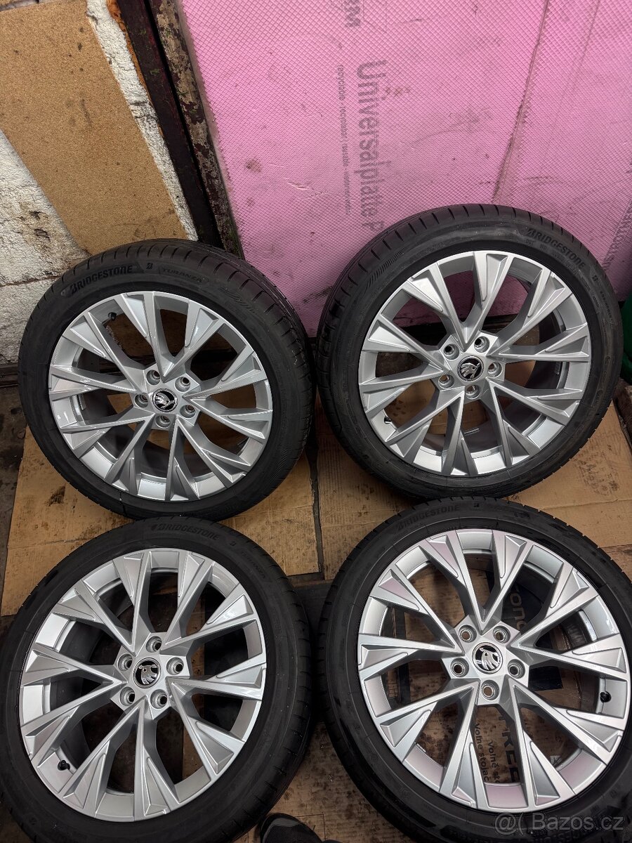 Zánovní letní ALU Superb 5x112 r18 Bridgestone 235/45 r18