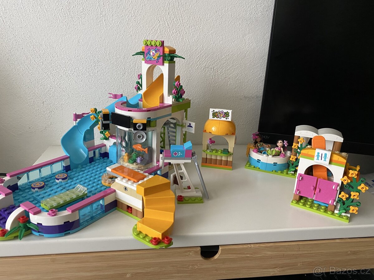 Lego Friends 41313 Letní bazén v Heartlake