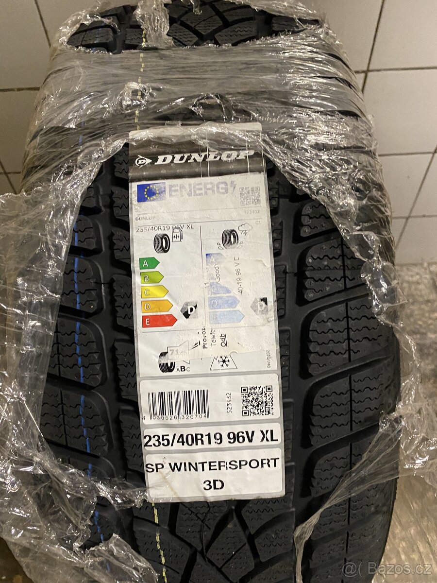 Sada zimních pneumatik 235/40/19R 96V XL DUNLOP