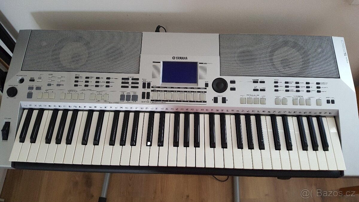 Yamaha PSR S550