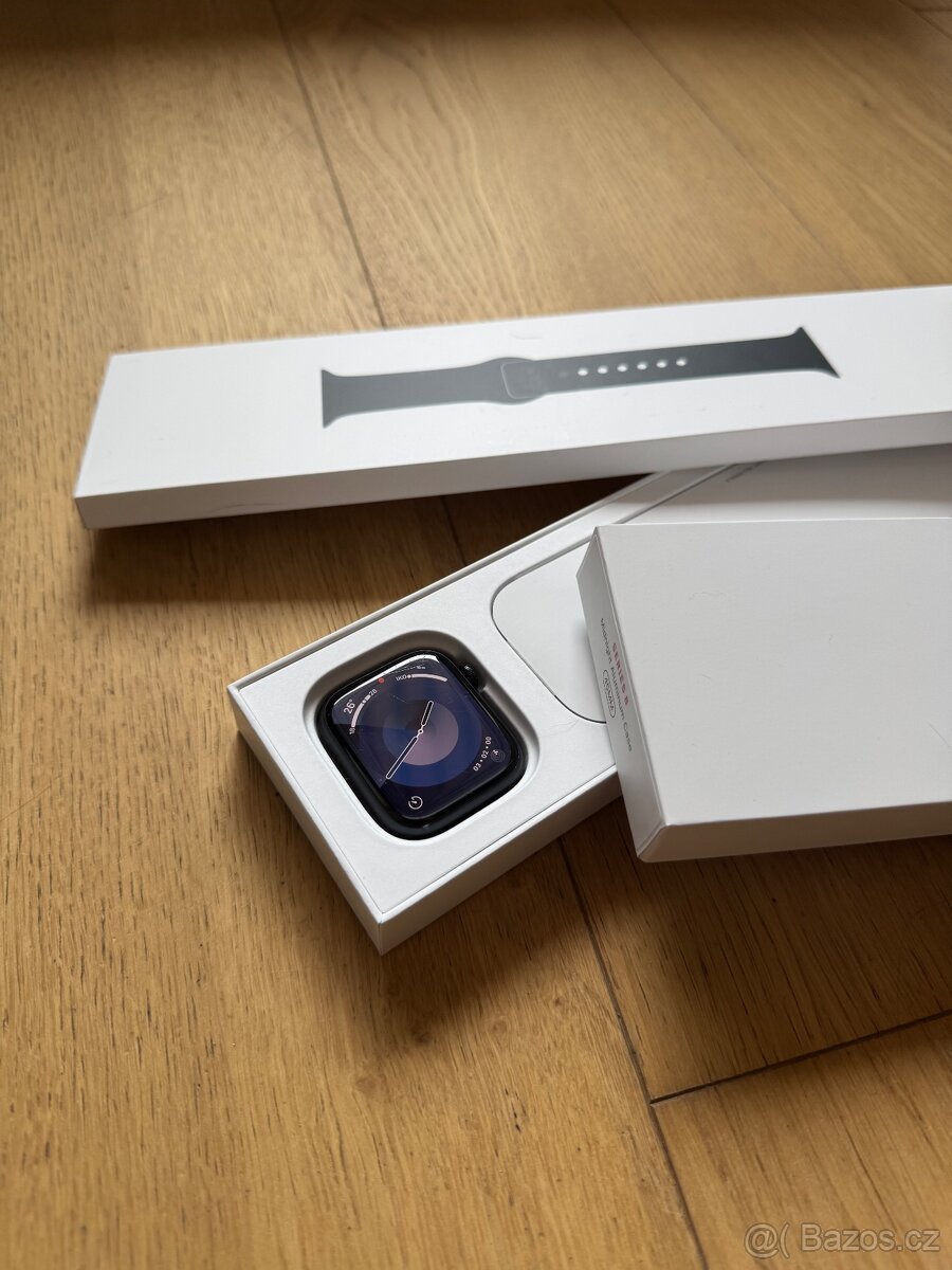 Apple Watch 8 45mm Cellular + GPS černé