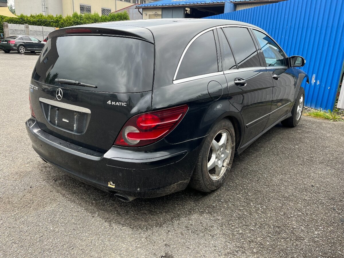 Mercedes R 320 CDI - díly z vozu