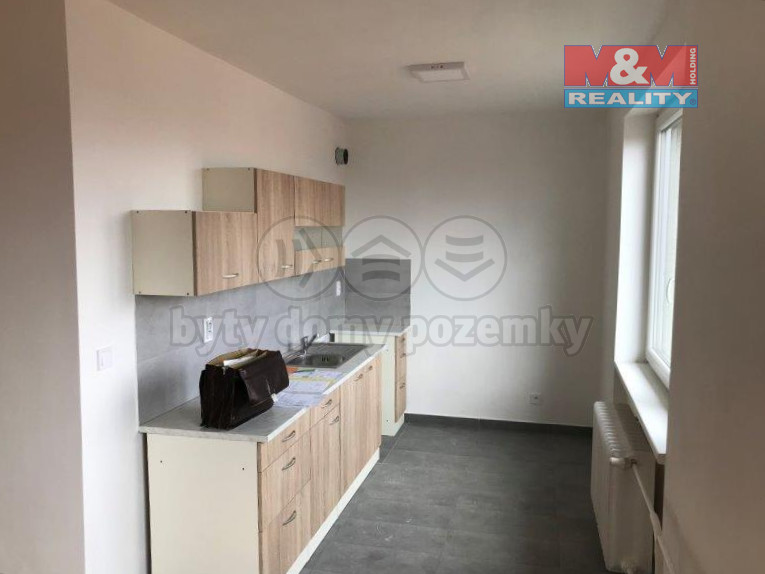 Pronájem bytu 2+1, 52 m², Dvorce, ul. Komenského