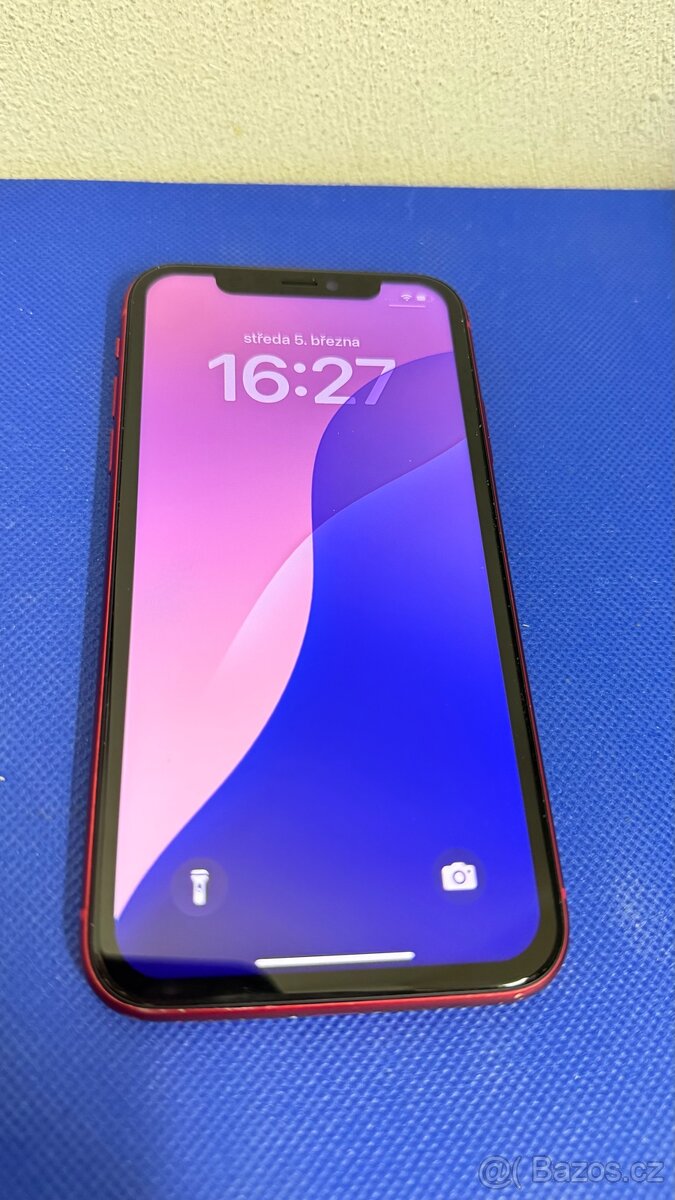 iPhone 11 64GB Red Edition, pěkný stav