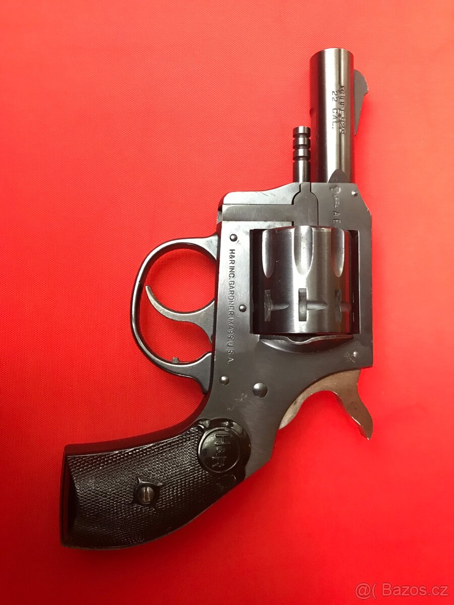 Malorazkovy revolver Harrington Richardson