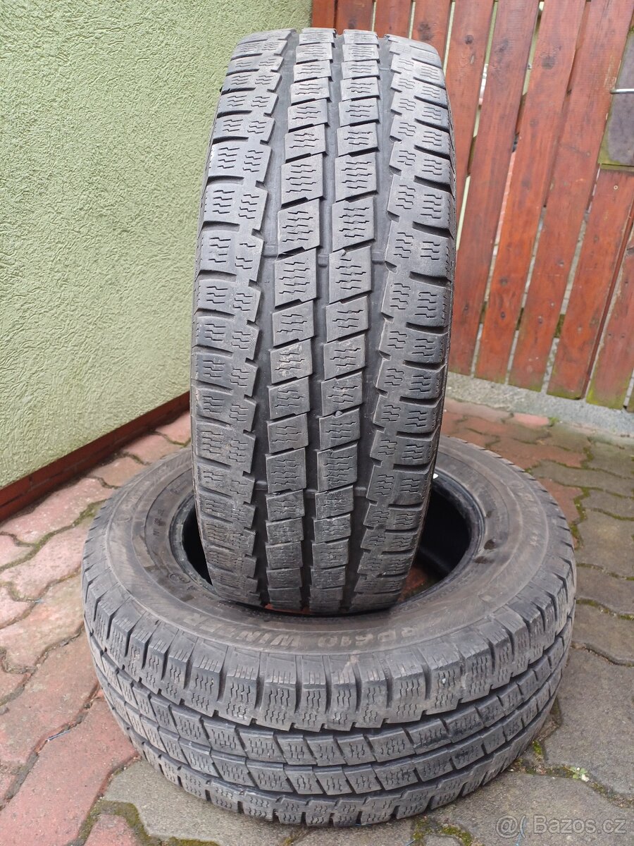 Prodám dvě zimní pneu 215/65R16C Platin