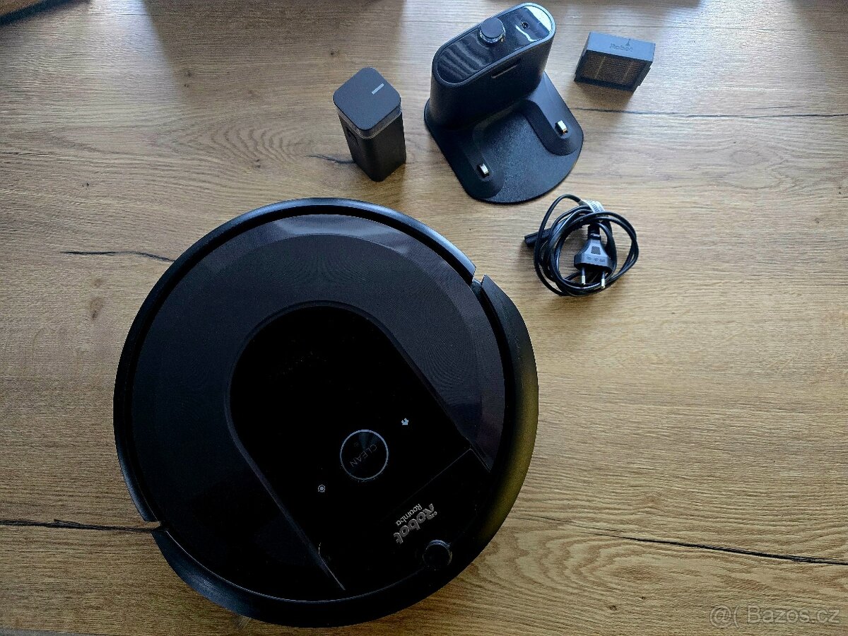 Robotický vysavač iRobot Roomba i7