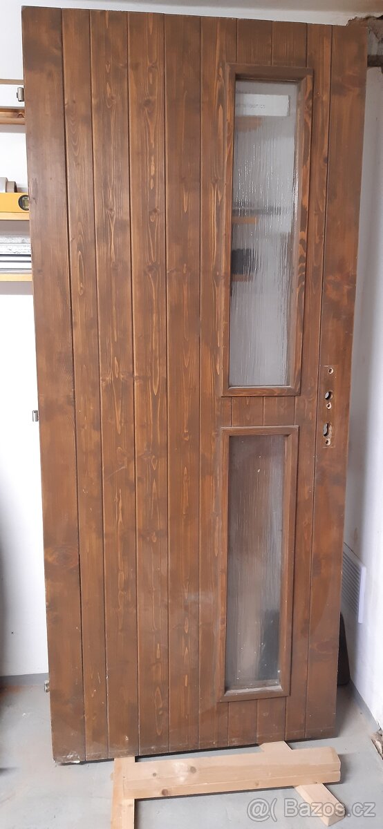 Dřevěné exteriérové dveře