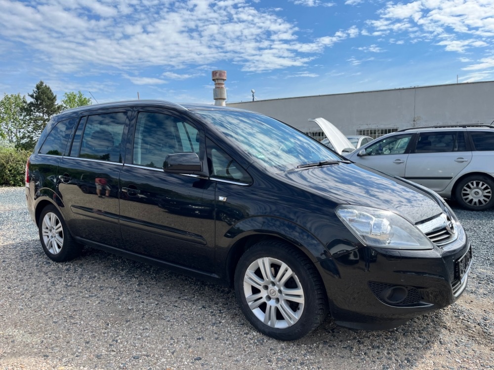 Opel Zafira 1.8i Inovation 7-Míst xenony