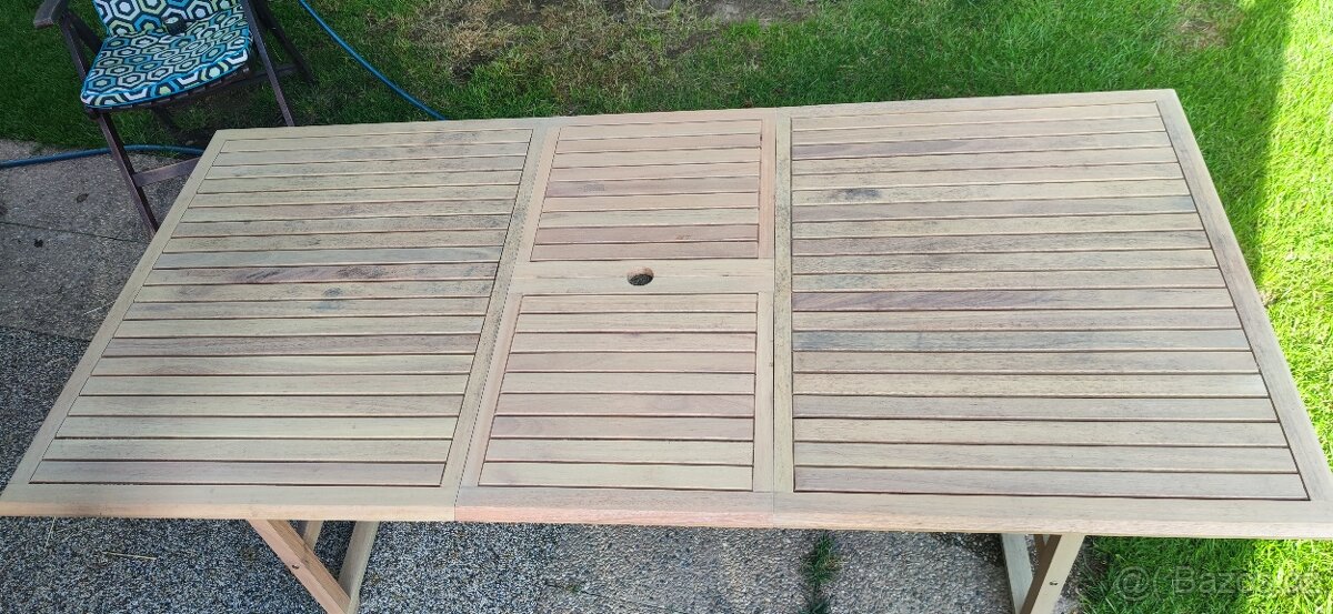 Rozkládací zahradní stůl - dřevo