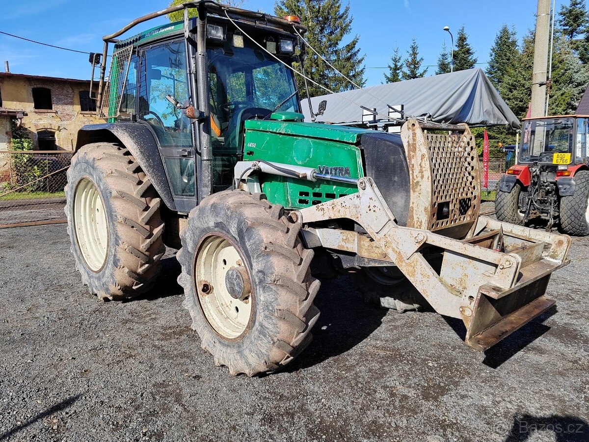 Lesní kolový traktor VALTRA 6850