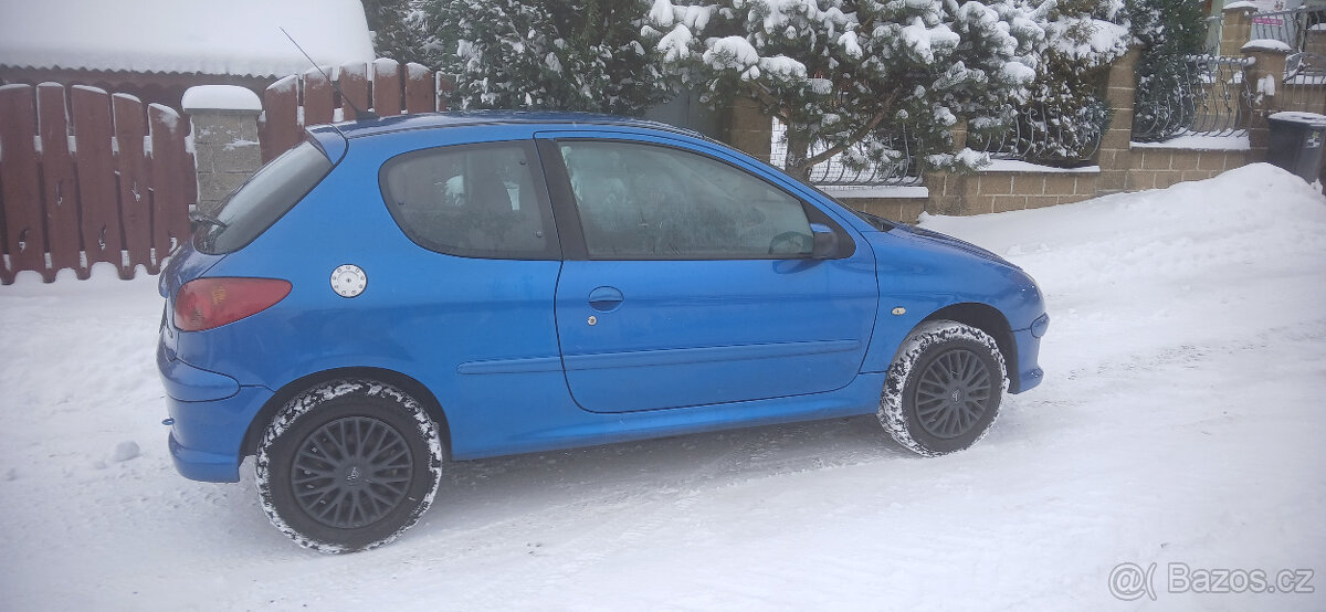 peugeot 206 1.4 benzín r.v.2006 modrá metalíza