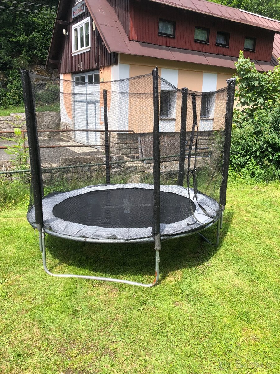 trampolina cca 2m