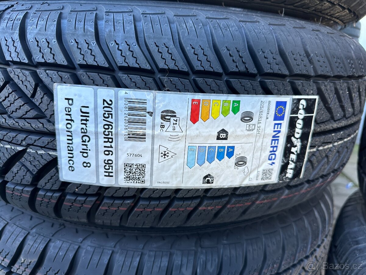 Good Year 205/65 R16 H95 Ultra Grip 8 zimní