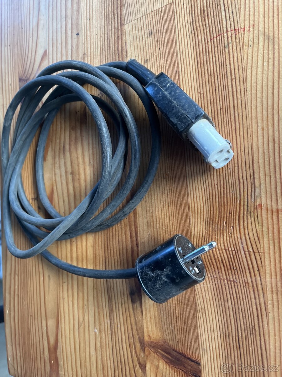 Kabel remoska nebo trouba