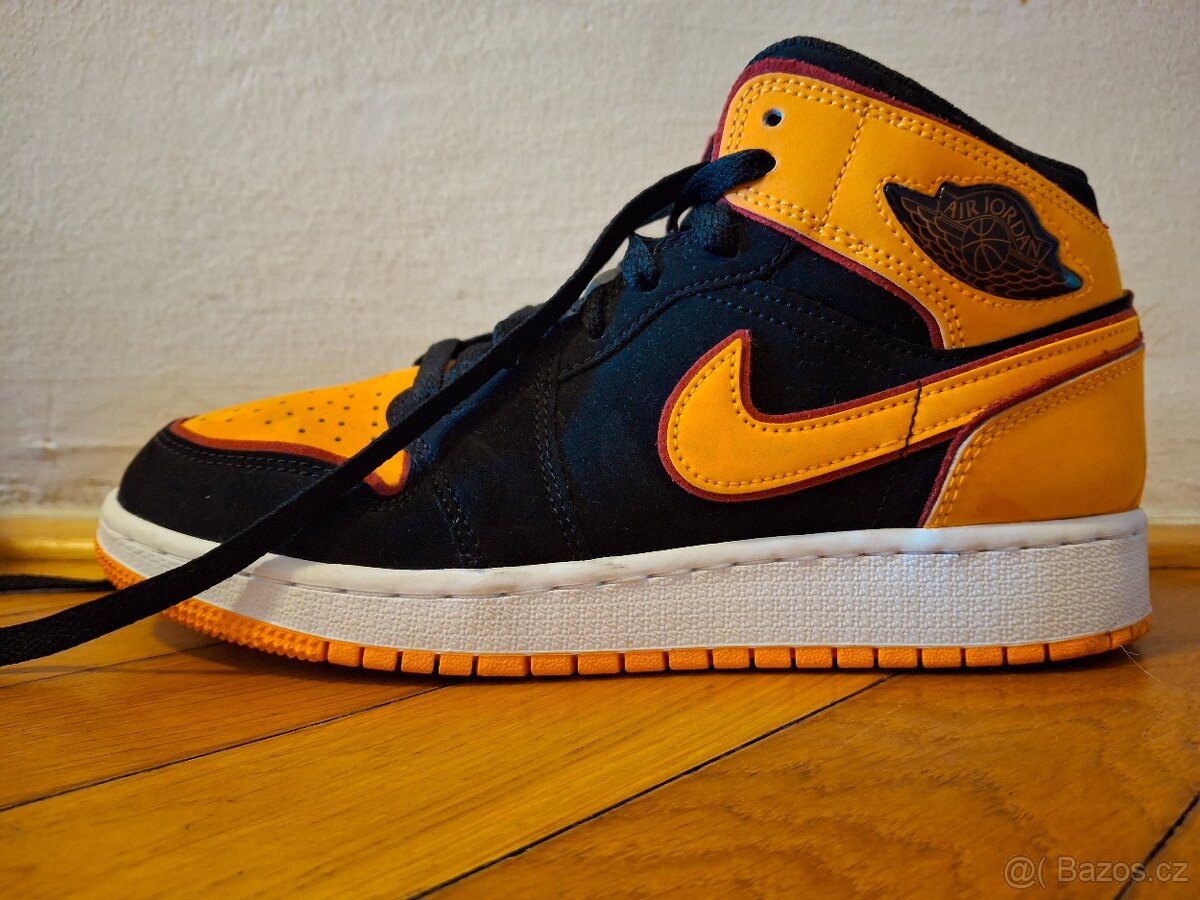 Jordan 1 Mid Fat Tongue Black Orange, vel.38