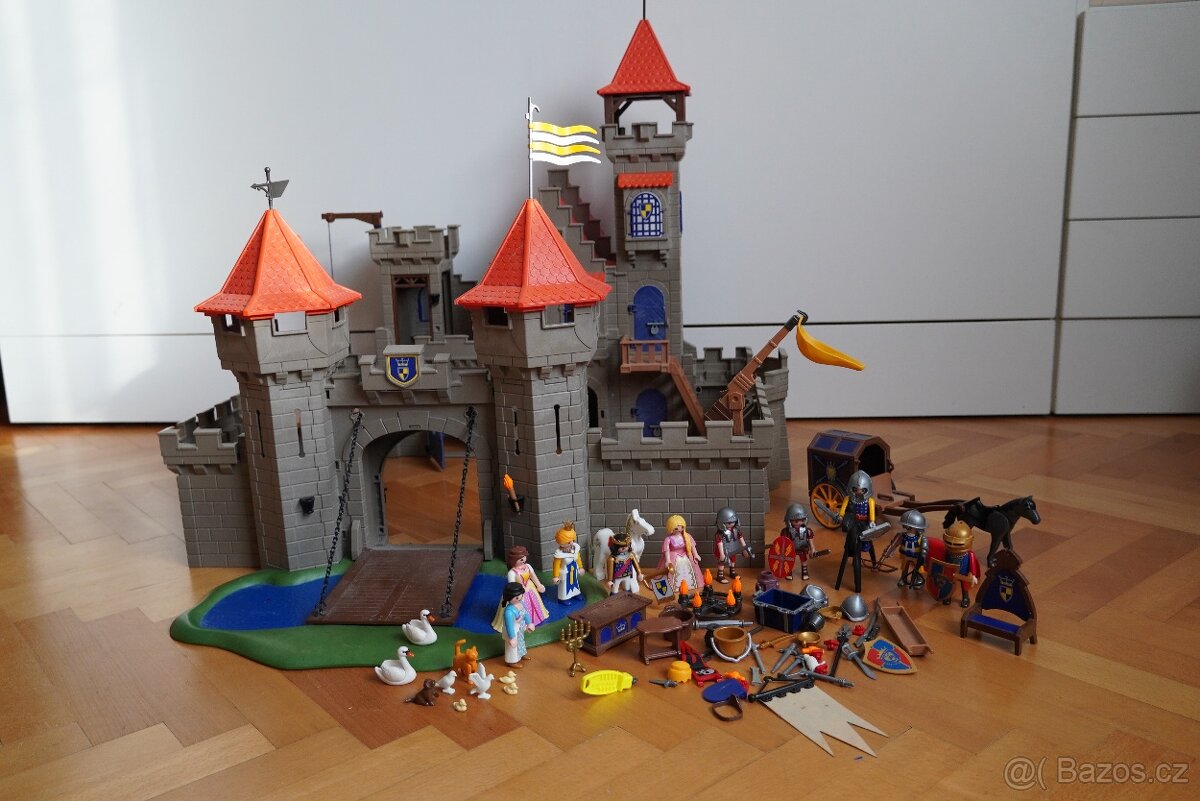 PLAYMOBIL velký hrad + figurky, kočár, nábytek a další