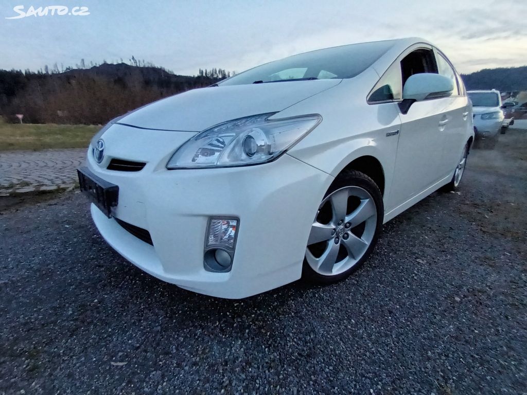 Toyota Prius, 1.8HSE hybrid VYHREV SEDADEL