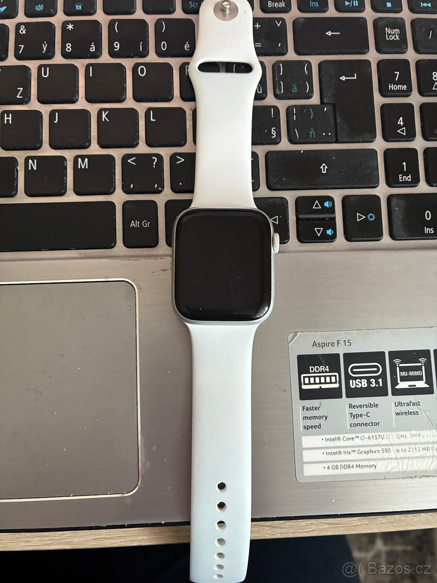 Apple Watch 4, 44mm, stříbrné, krásné, baterie 89%