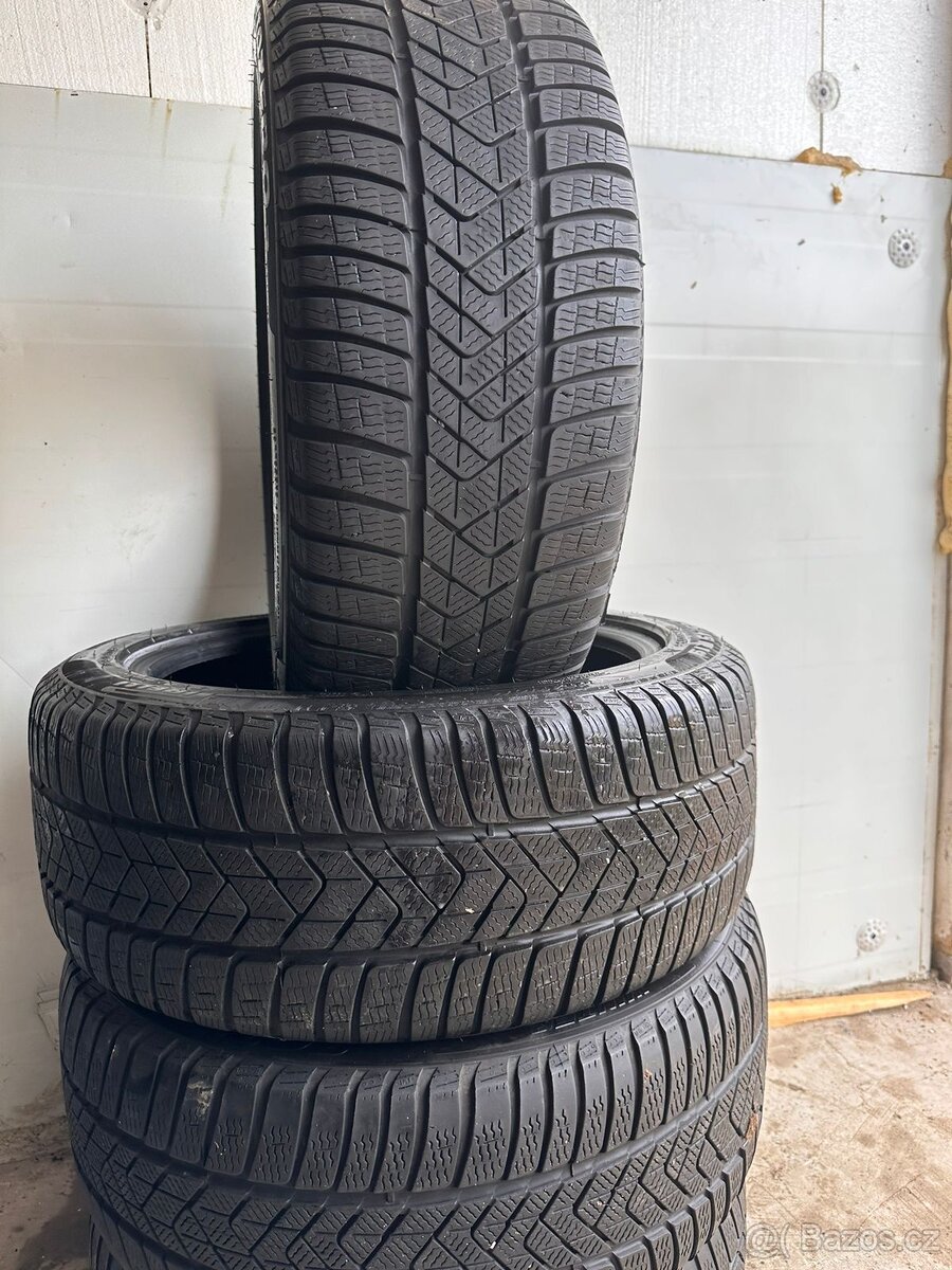 Prodám 4 zimní použité pneumatiky Pirelli 245 45 R19