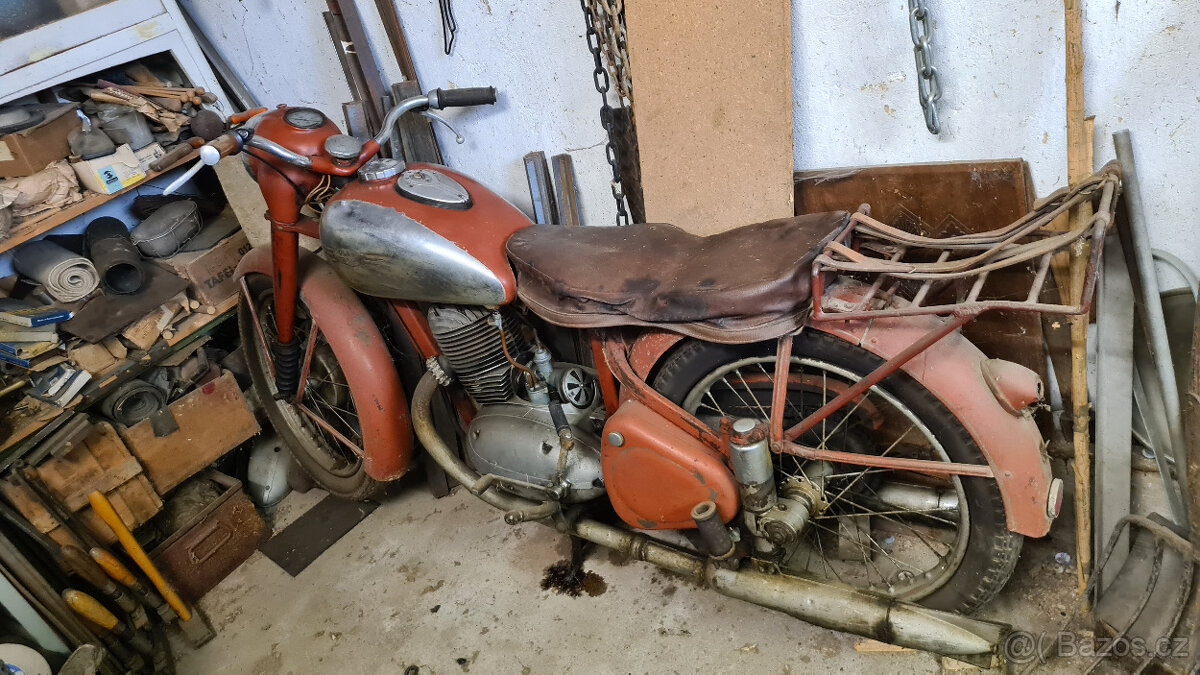 Jawa 250 Pérák