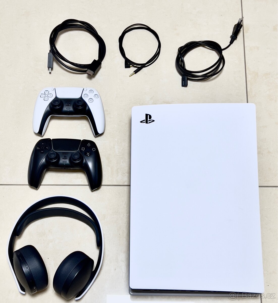 PS5 digital 825 GB + 2x ovladač + originál sluchátka