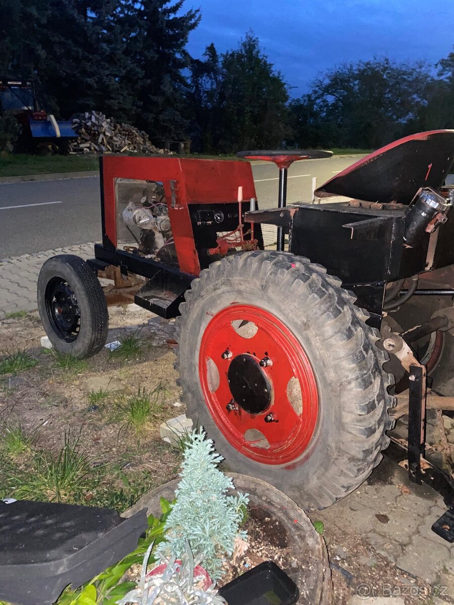 Prodám traktor domácí výroby