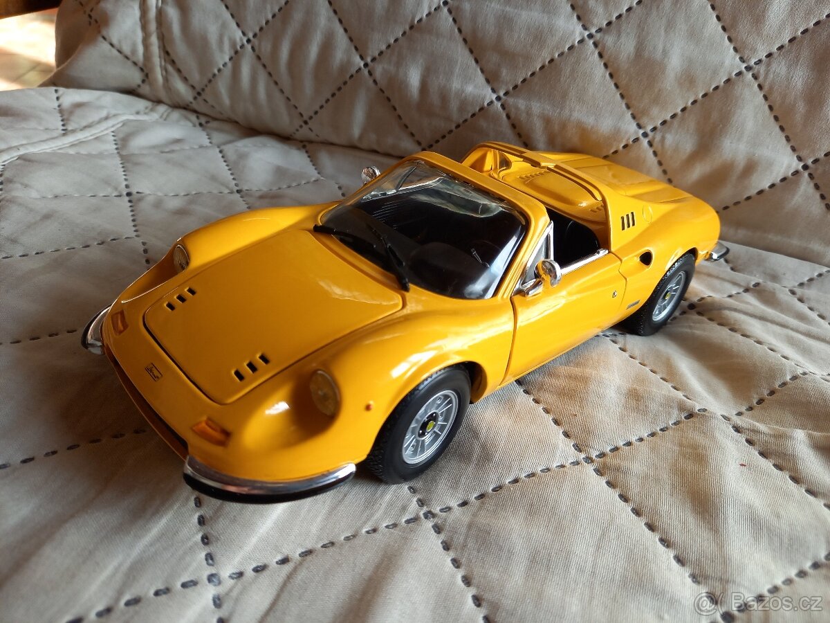 Prodám Ferrari Dino 246 GTS, 1:18, Hotwheels - bez krabice