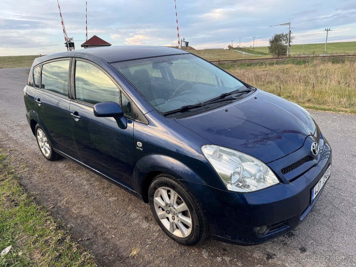 Toyota Corolla Verso 1,8 VVT-i 95 KW r.v. 2004 .Nová STK.