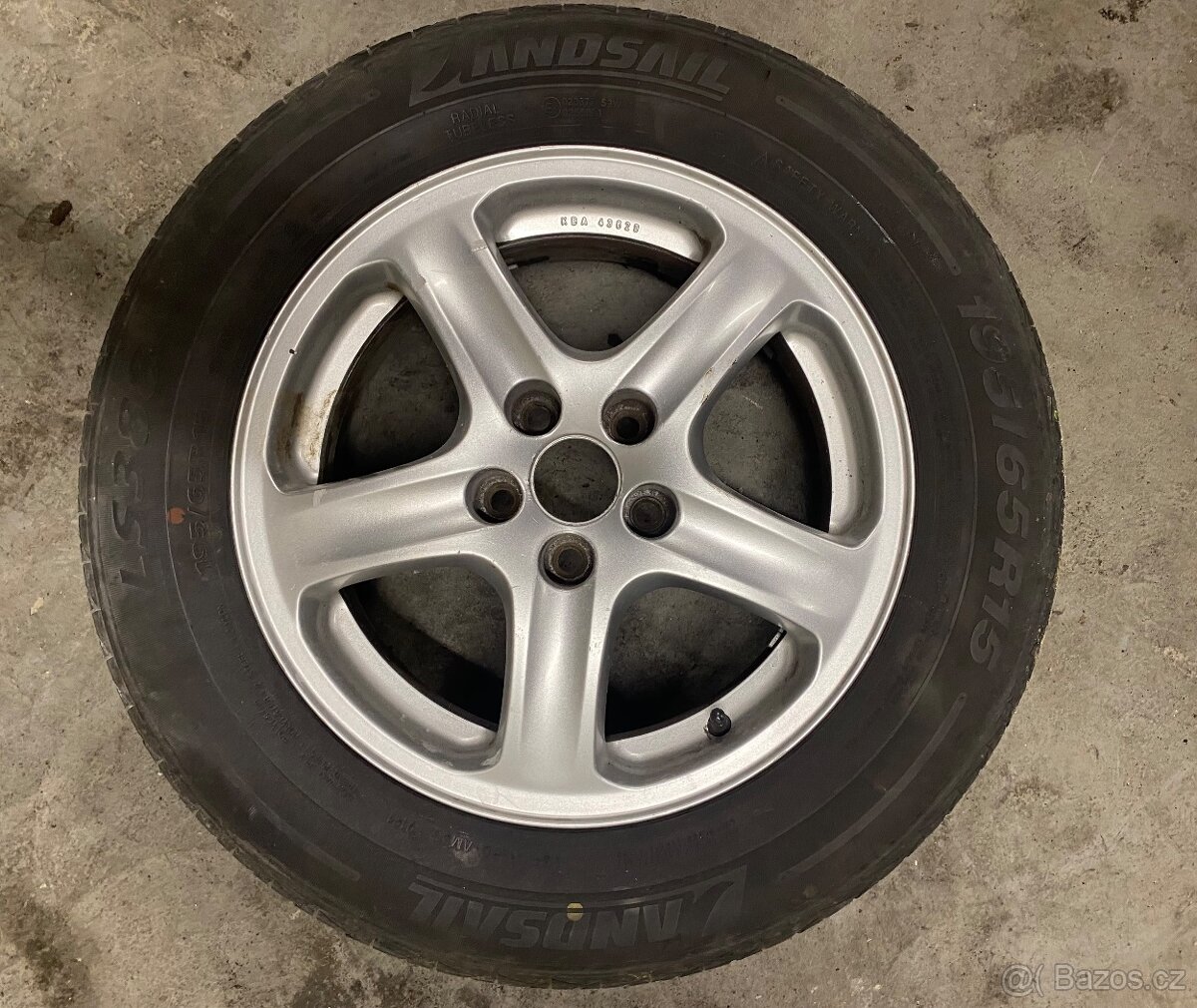 ALU 5x100 R15 oreg Škoda na slušných letních pneu 195/65 R15