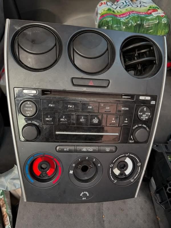 Radio a displej Mazda 6