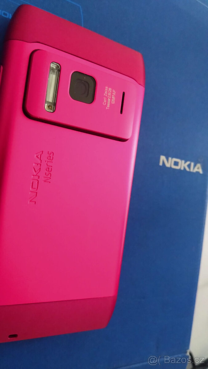 Nokia N8 růžová, TOP stav + příslušenství