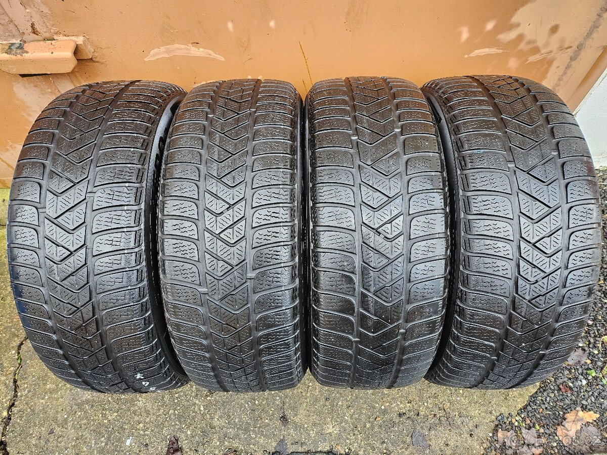 4 Zimní pneumatiky Pirelli Sottozero 3 Winter 215/55 R17 XL