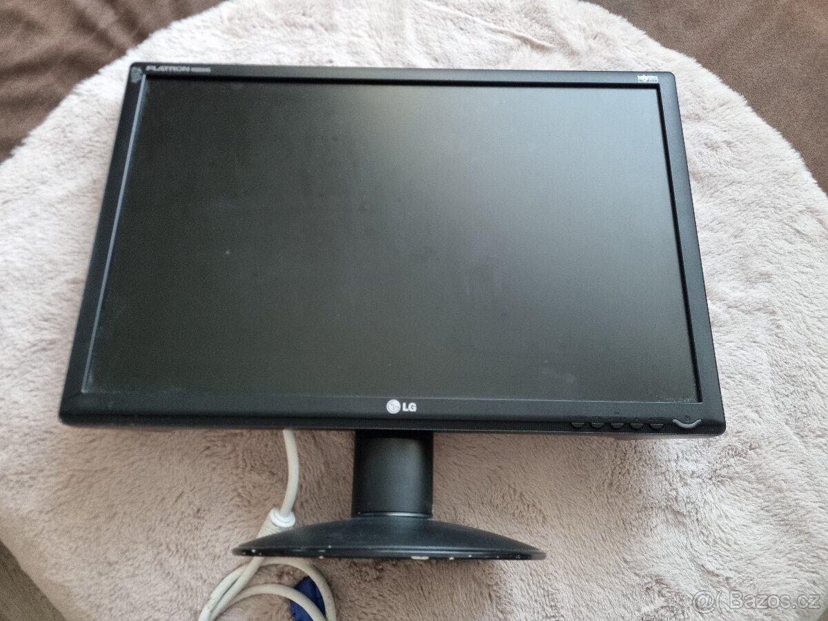 LCD Monitor s VGA 23" pro starší PC, kamery, atd