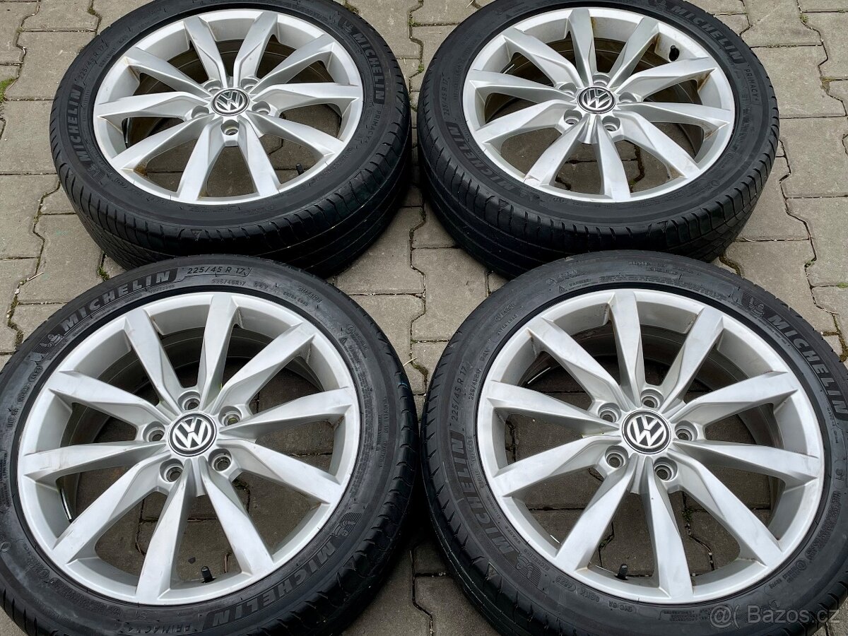 Alu kola 5x112 original Volkswagen 225/45 R17 Michelin letní