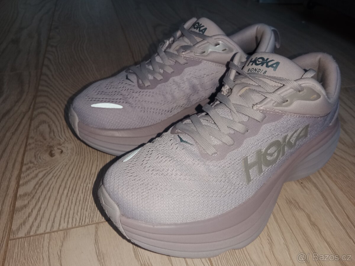 Hoka Bondi 8, nošene(minimálně)