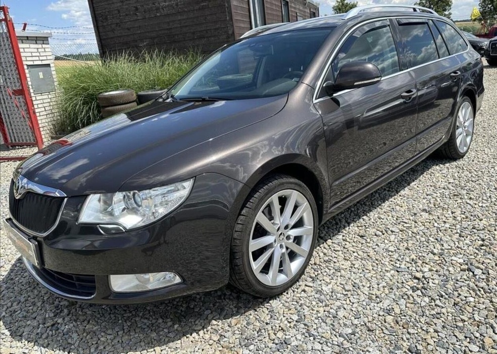 Škoda Superb 2,0 TDI NEHAVAROVANÉ, SERVISKA nafta manuál