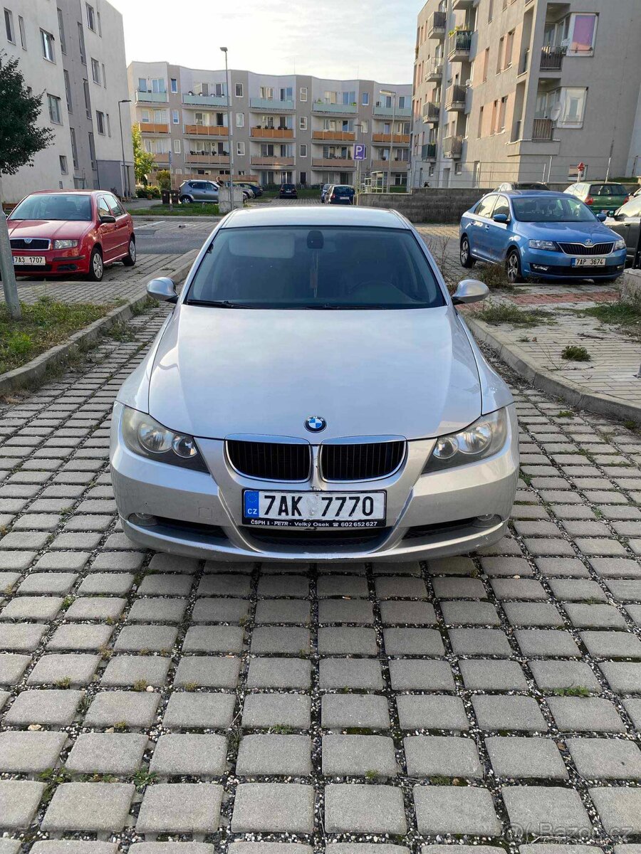 E90