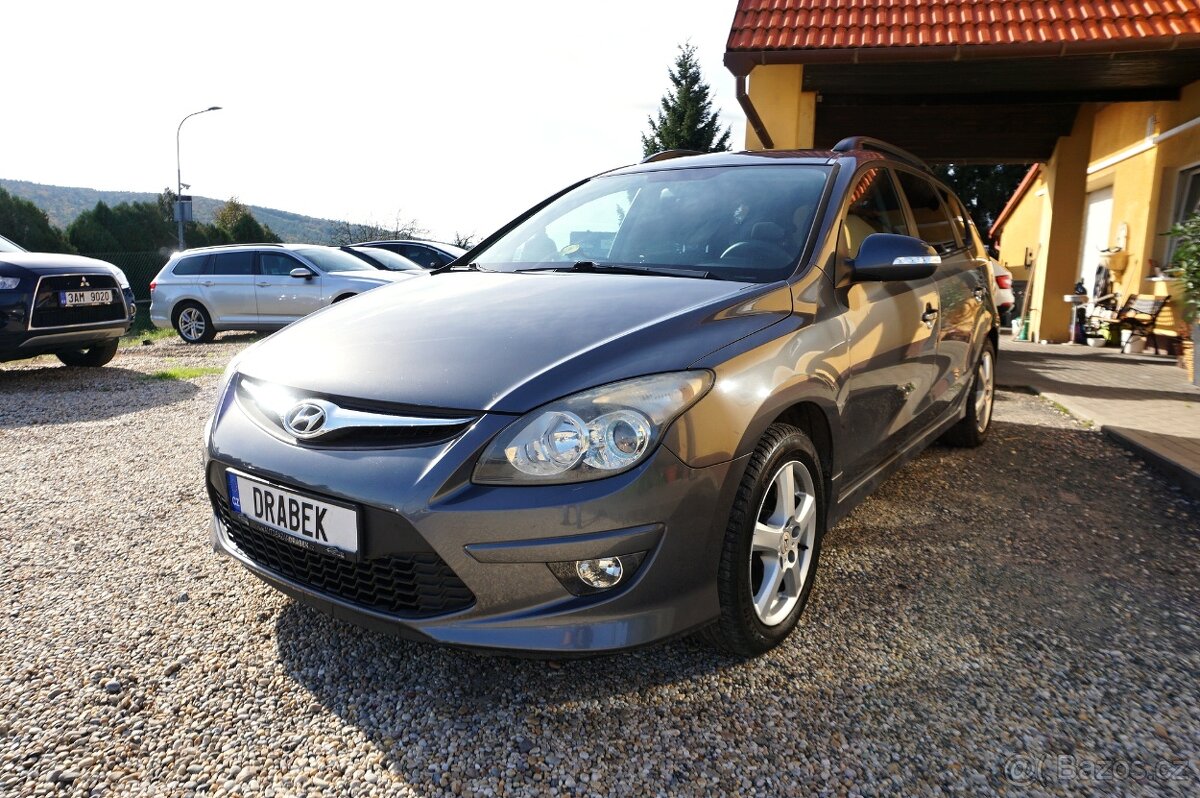 HYUNDAI I30 1,4 CW 2011 TRIKOLOR