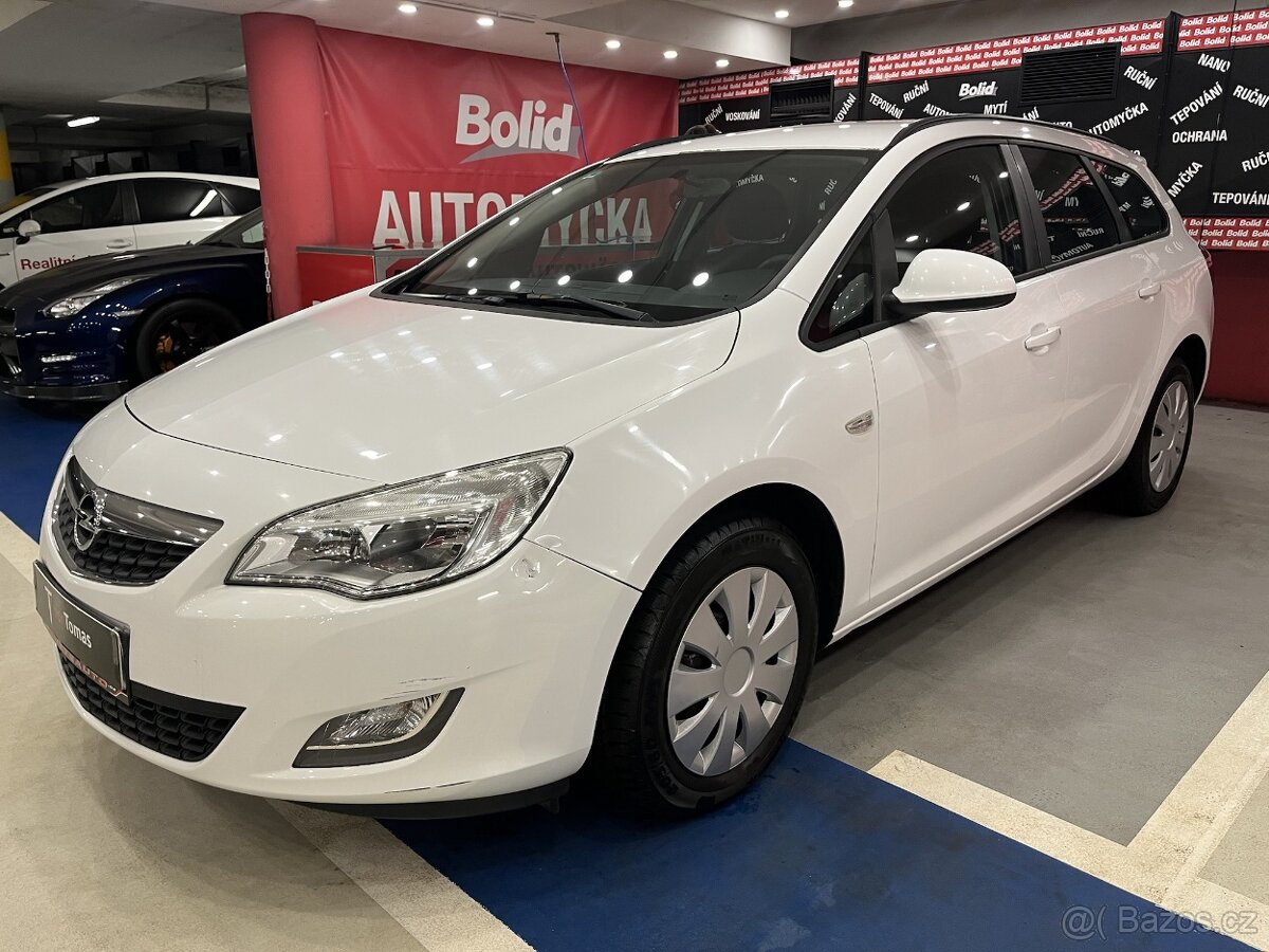 Opel Astra J Sports Tourer 1.4i 16V ,74kW2011 , KLIMA ,TAŽNÉ