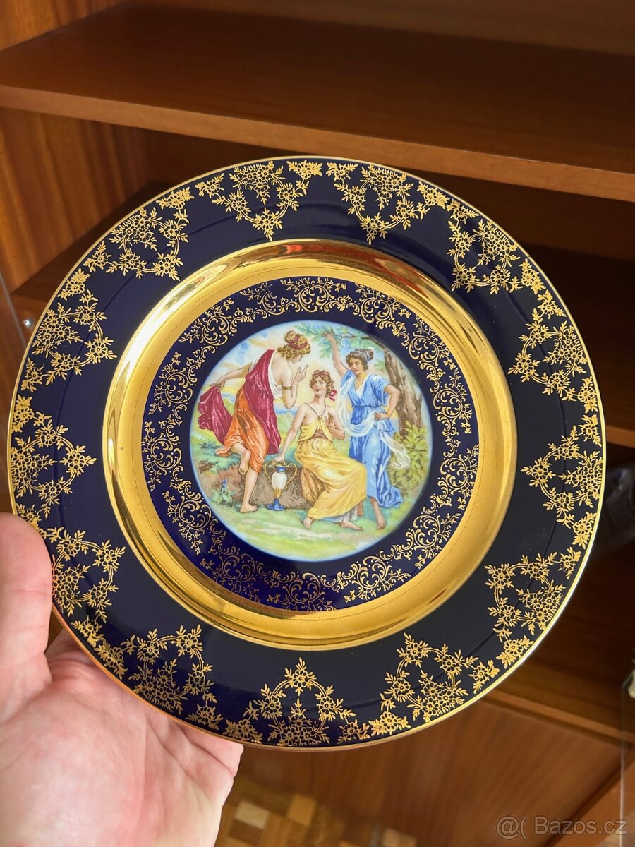 Barevný porcelánový talíř