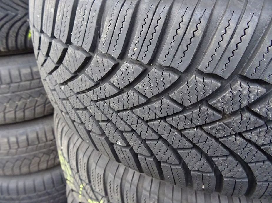 Zimní pneu Bridgestone Blizzak,205/55/16, 2 ks, 7 mm