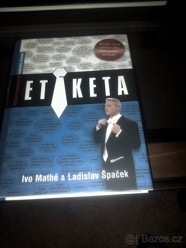 Špaček, Mathé: Etiketa