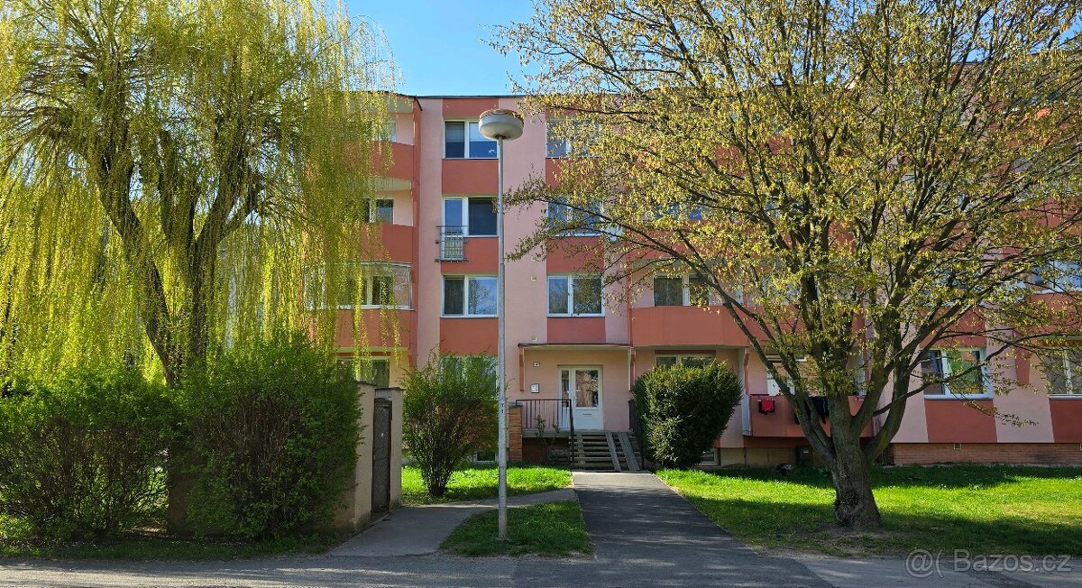 Pronájem bytu 1+1 (35m2) s balkonem a sklepem, Tišnov, Dříno